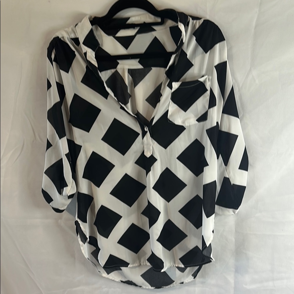 CALS BLACK AND WHITE BUTTON DOWN - MED